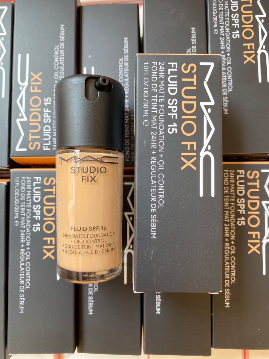 สคบ. รองพื้น MAC Studio Fix Fluid SPF15 ขนาด 30ml. (เคาเตอร์ 2,000฿) 