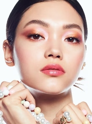 ป้าย King - Guerlain Meteorites Light-Revealing Pearls Of Powder 20g. #02 Rose (เคาเตอร์ 3,100฿)