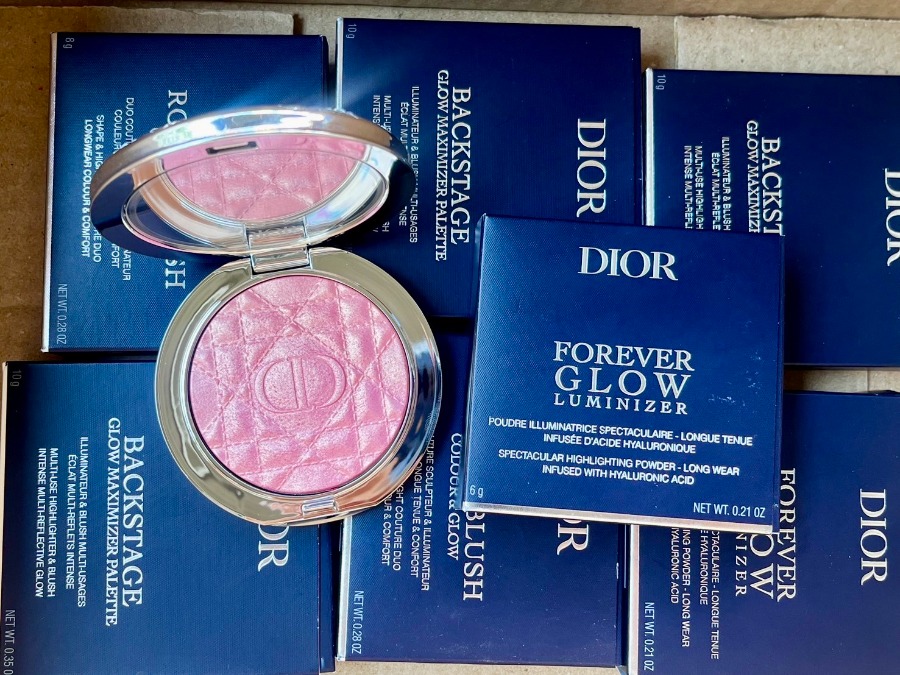 ป้าย/King Dior Forever Glow Luminizer 6g. #04 Pink Strobe (เคาเตอร์ 2,550฿)