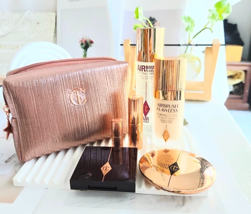 กระเป๋า Charlotte Tilbury Cosmetic Bag