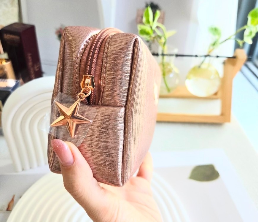 กระเป๋า Charlotte Tilbury Cosmetic Bag