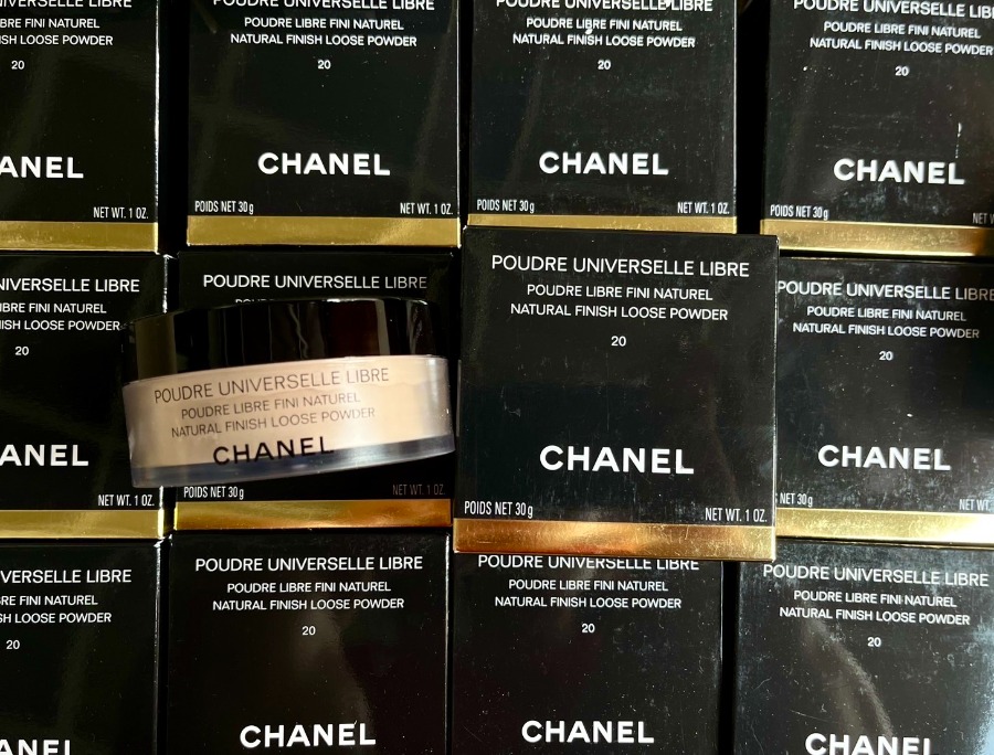 Chanel Poudre Universelle Libre Natural Finish Loose Powder 30g. #020 Medium Light (เคาเตอร์ 2,700฿)