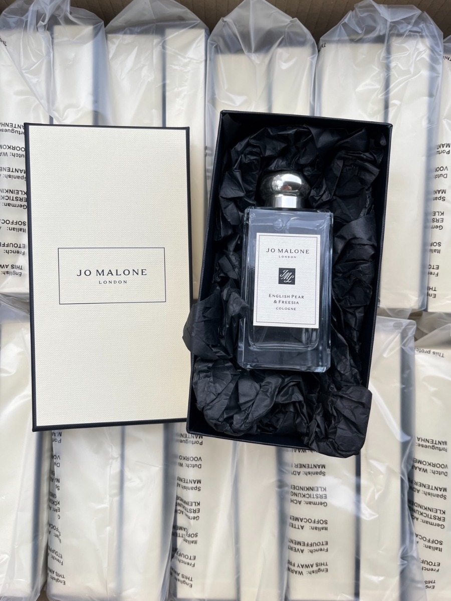 น้ำหอม+กล่อง+โบว์ Jo Malone English Pear & Freesia 100ml. (เคาเตอร์ 6,400฿)