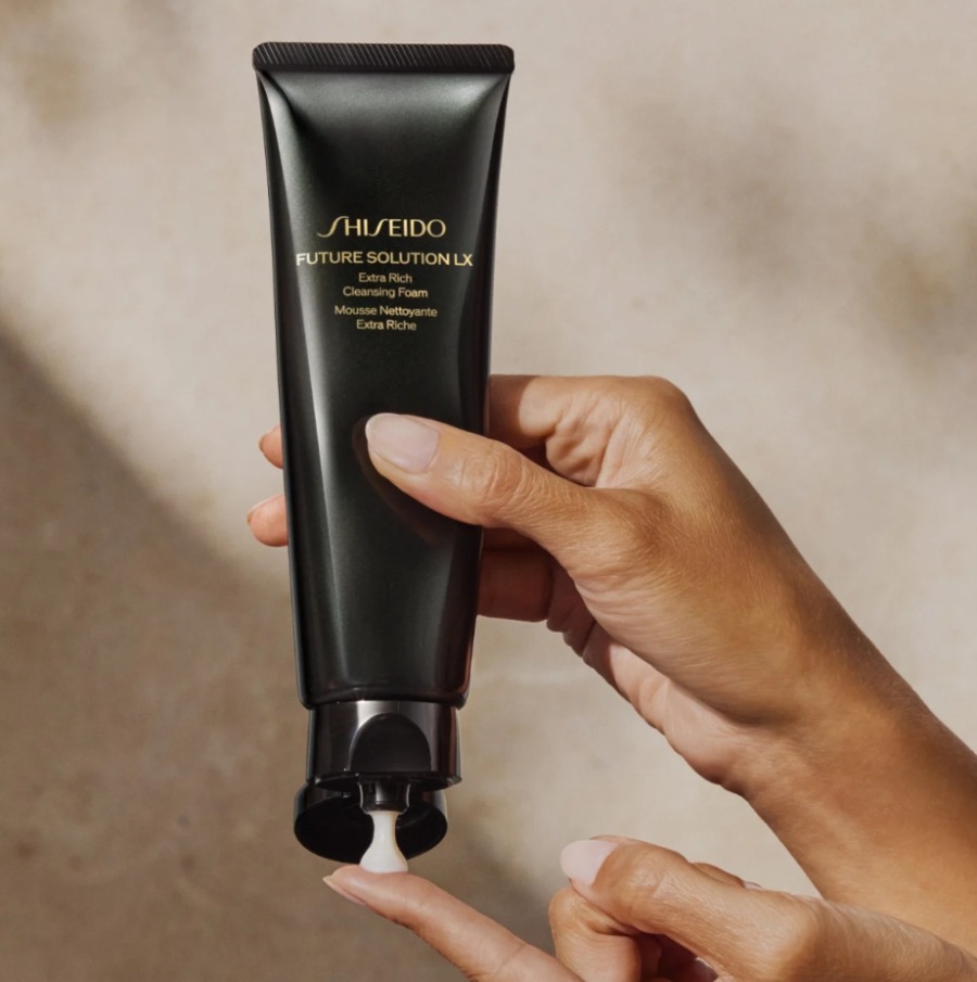 Shiseido Future Solution LX Extra Rich Cleansing Foam 125ml. (เคาเตอร์ 2,900฿)