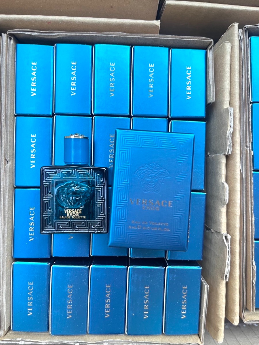 น้ำหอมจิ๋ว แบบแต้ม Versace Eros Eau De Toilette 5ml.