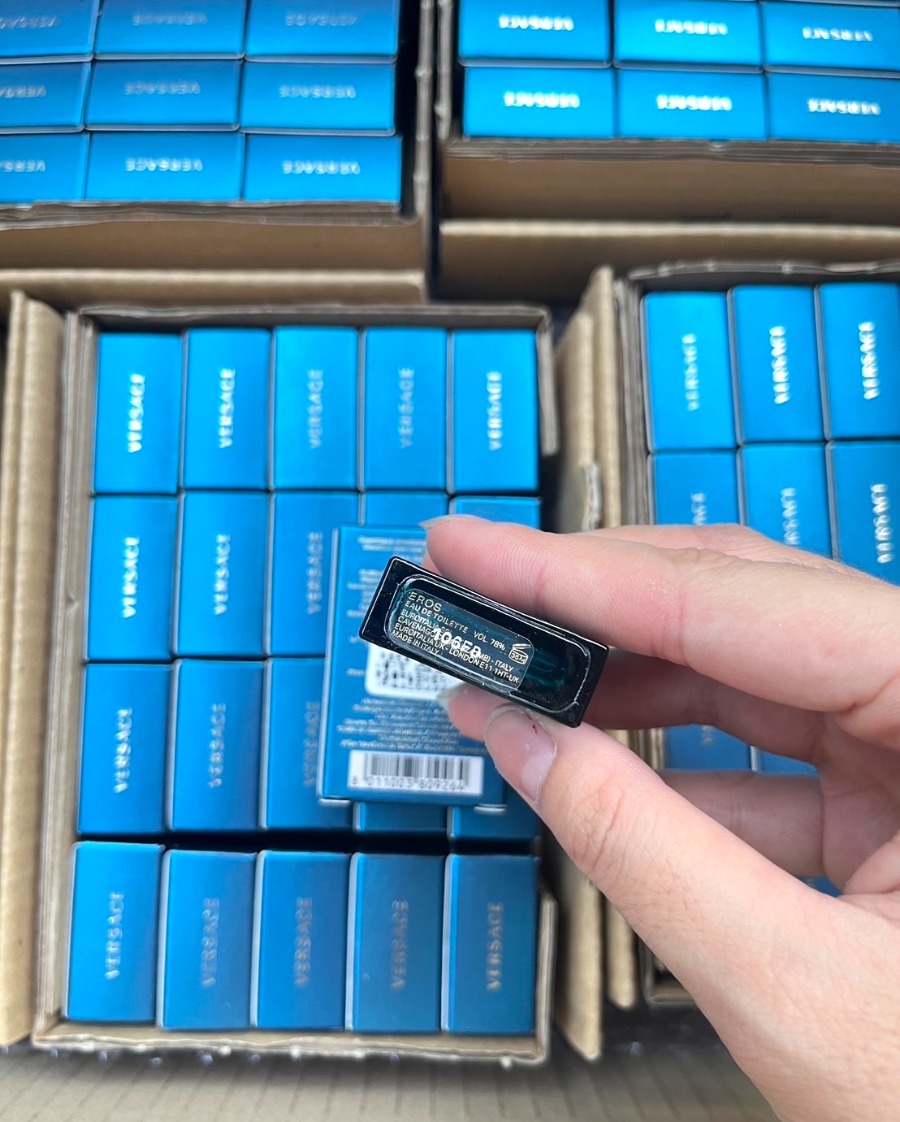 น้ำหอมจิ๋ว แบบแต้ม Versace Eros Eau De Toilette 5ml.