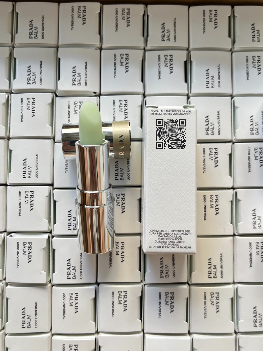 Prada Lip Optimizing Care 1.3g. สี U000 Universal