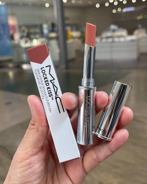 MAC Locked Kiss 24HR Lipstick 1.8g. #67 Meticulous (เคาเตอร์ 1,400฿)