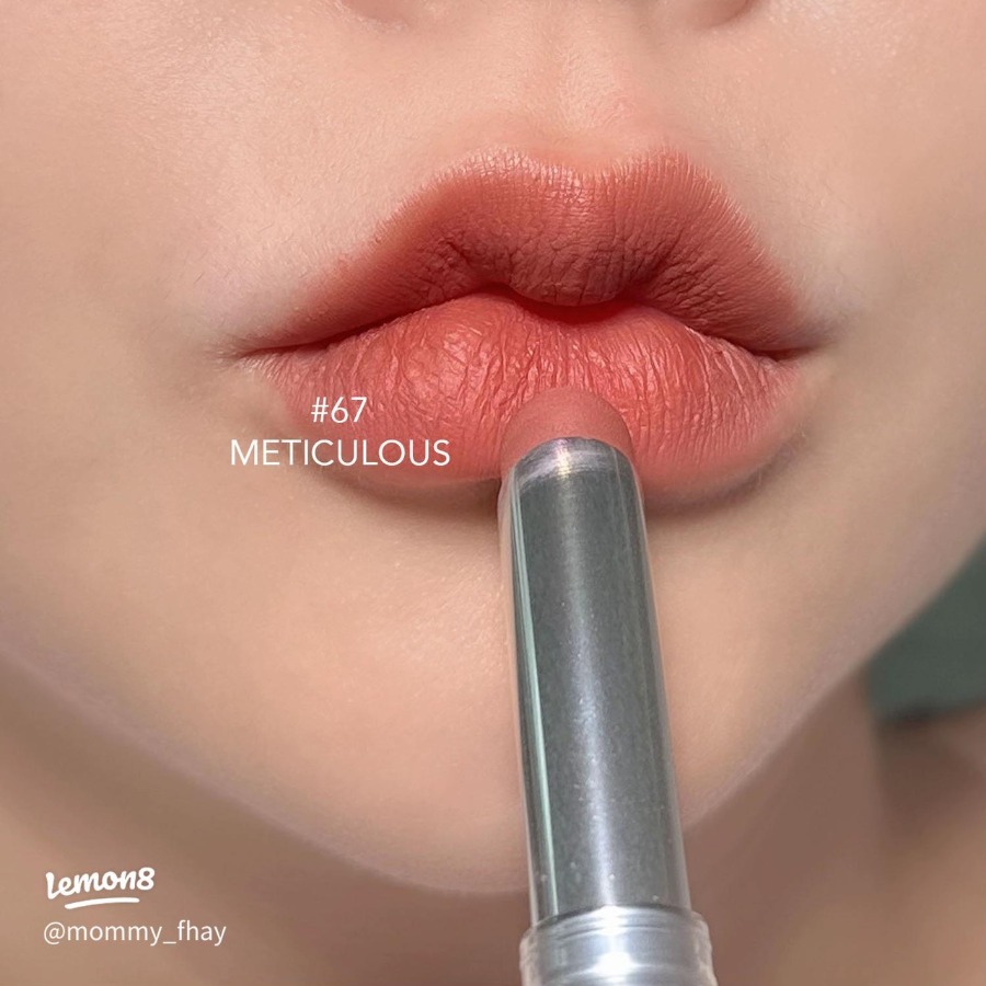 MAC Locked Kiss 24HR Lipstick 1.8g. #67 Meticulous (เคาเตอร์ 1,400฿)
