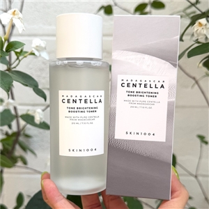 โทนเนอร์เทา SKIN1004 Madagascar Centella Tone Brightening Boosting Toner ขนาด 210ml.