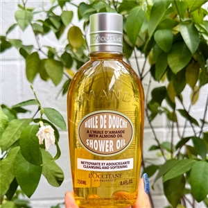 L'Occitane Almond Shower Oil 250ml. (เคาเตอร์ 1,280฿)