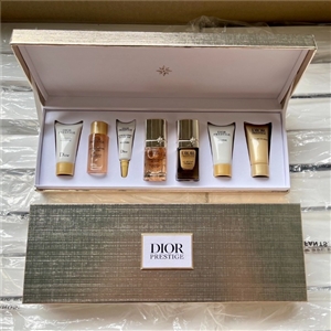 กล่องทอง Dior Prestige Set 7 items
