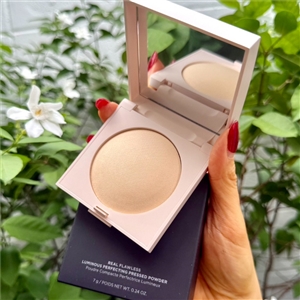 แป้งพัฟตลับชมพู - Laura Mercier Real Flawless Luminous Perfecting Pressed Powder 7g. #Translucent (เคาเตอร์ 2,200฿)