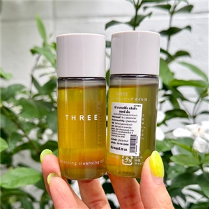 THREE Balancing Cleansing Oil 28ml.
