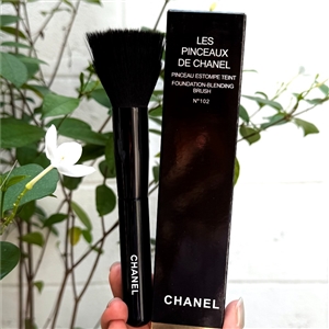 แปรง Les Pinceaux De Chanel Foundation-Blending Brush N°102