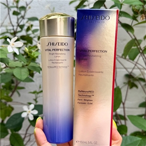 Shiseido โลชั่นบำรุงผิว Vital Perfection Bright Revitalizing Lotion 150ml. (เคาเตอร์ 3,750฿)