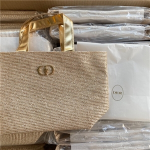 กระเป๋าคล้องแขน/สีทอง Dior Tote Bag Limited Edition 2025