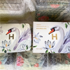 หงษ์ Hourglass Holiday 2025 Ambient Lighting Edit Palette #Swan