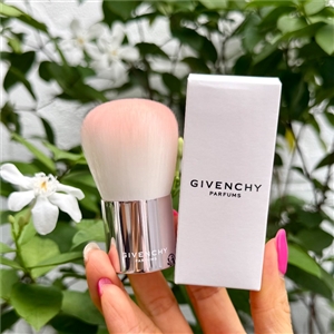 Givenchy Rose Rold Kabuki Brush