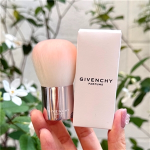 ชมพู Givenchy Rose Rold Kabuki Brush