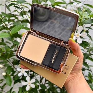 Hourglass Vanish Airbrush Pressed Powder 10.5g. #Translucent Medium (เคาเตอร์ 2,450฿)