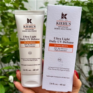 ส้ม Kiehl's Ultra Light Daily UV Defense Sunscreen SPF 50 PA++++ 60ml. (เคาเตอร์ 2,620฿)