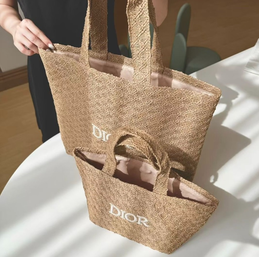 ใบใหญ่ Dior Tote Bag กระเป๋าสาน