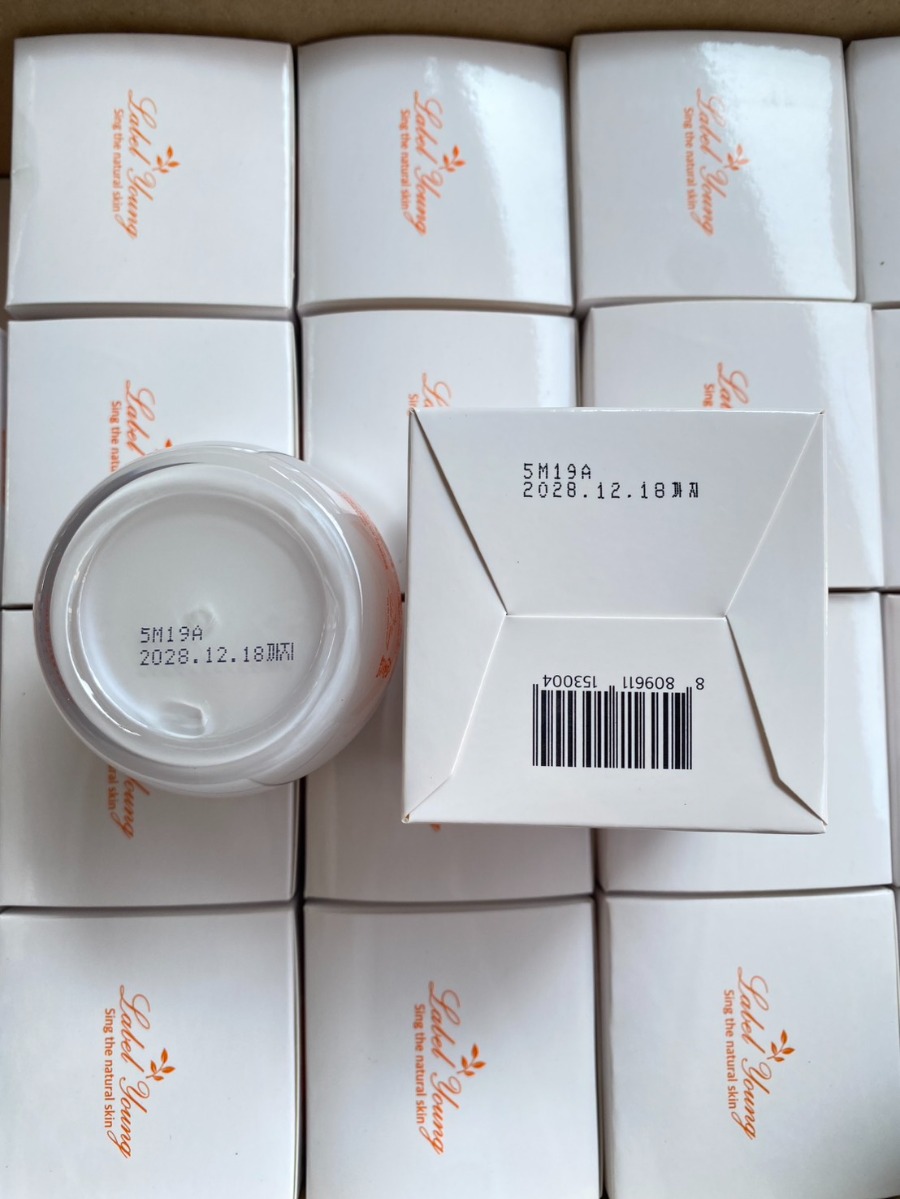 ขาว Labelyoung Vitamin Milk Whitening Cream 55g.