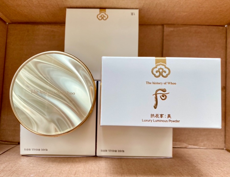 The History of whoo Gongjinhyang MI Luxury Luminous Powder 28g. #1 (เคาเตอร์ 2,890฿)