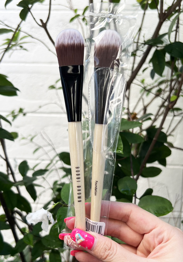ขนขาว Bobbi Brown Foundation Brush
