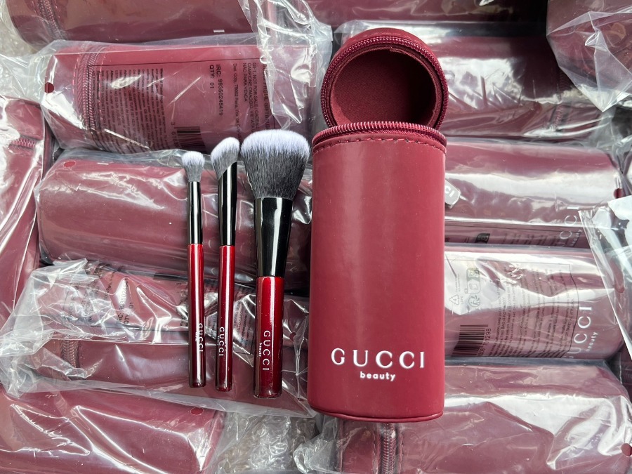 เซตแดง Gucci Beauty Ancora Red Brush Set (แปรง3ชิ้น)