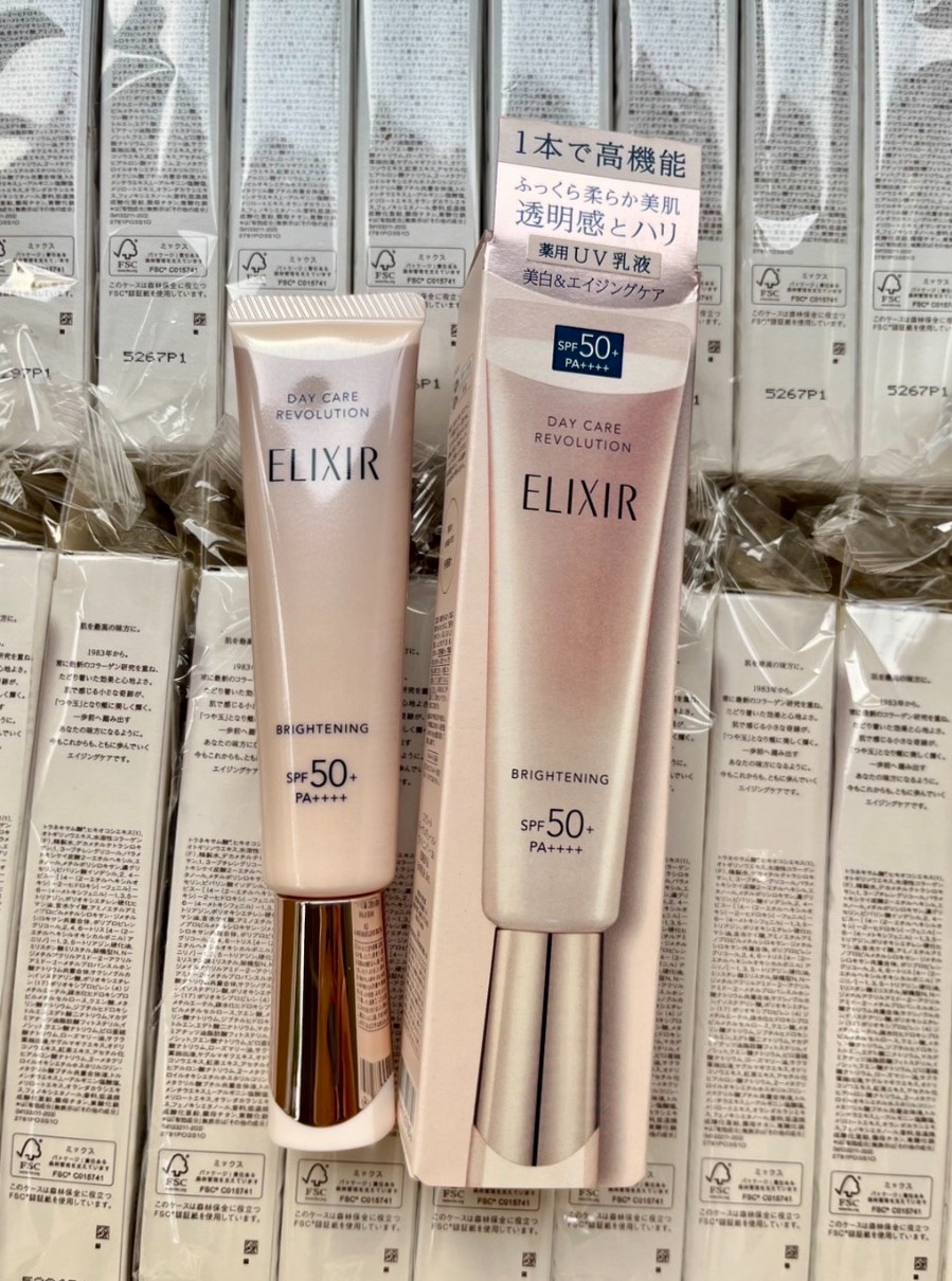 น้ำตาลใหม่ ELIXIR ครีมกันแดด Day Care Revolution Brightening SPF50+ PA++++ 35ml. (เคาเตอร์ 1,365฿)