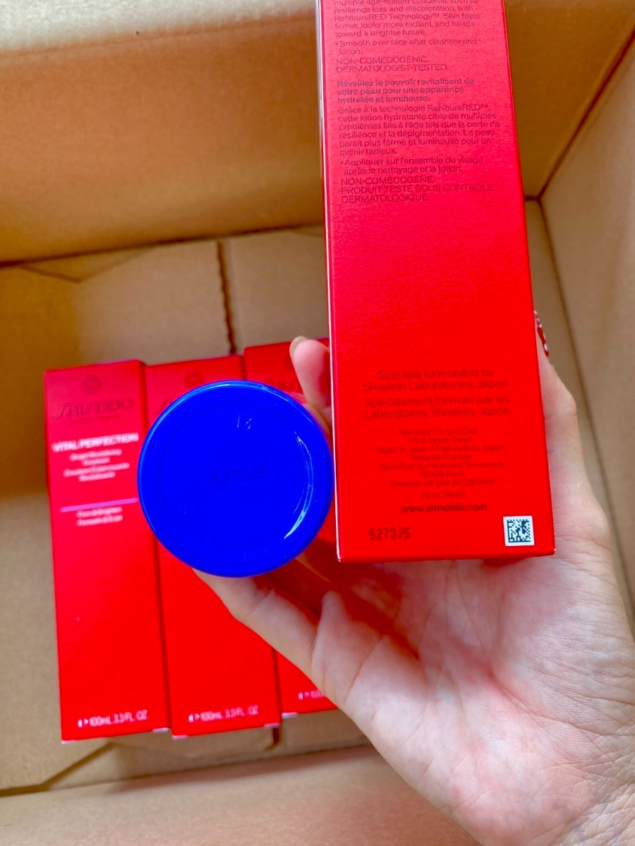 Shiseido อิมัลชั่นบำรุงผิว Vital Perfection Bright Revitalizing Emulsion 100ml. (เคาเตอร์ 4,150฿)