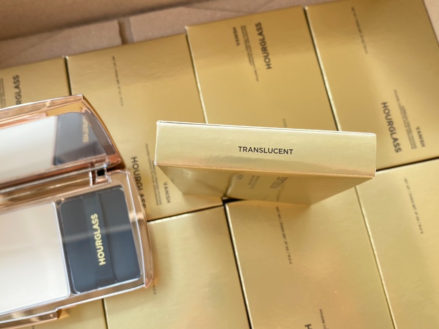 แป้ง Hourglass Vanish Airbrush Pressed Powder 10.5g. #Translucent (เคาเตอร์ 2,450฿)