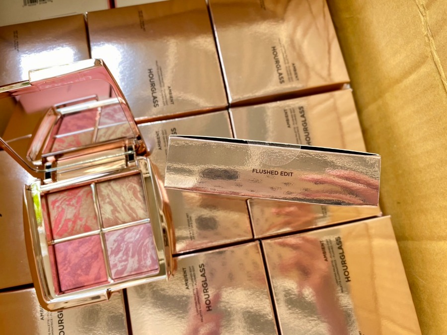 พาเลท Hourglass  Ambeint Lighting Edit Palette (เคาเตอร์ 3,250฿)