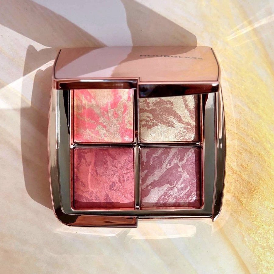 พาเลท Hourglass  Ambeint Lighting Edit Palette (เคาเตอร์ 3,250฿)