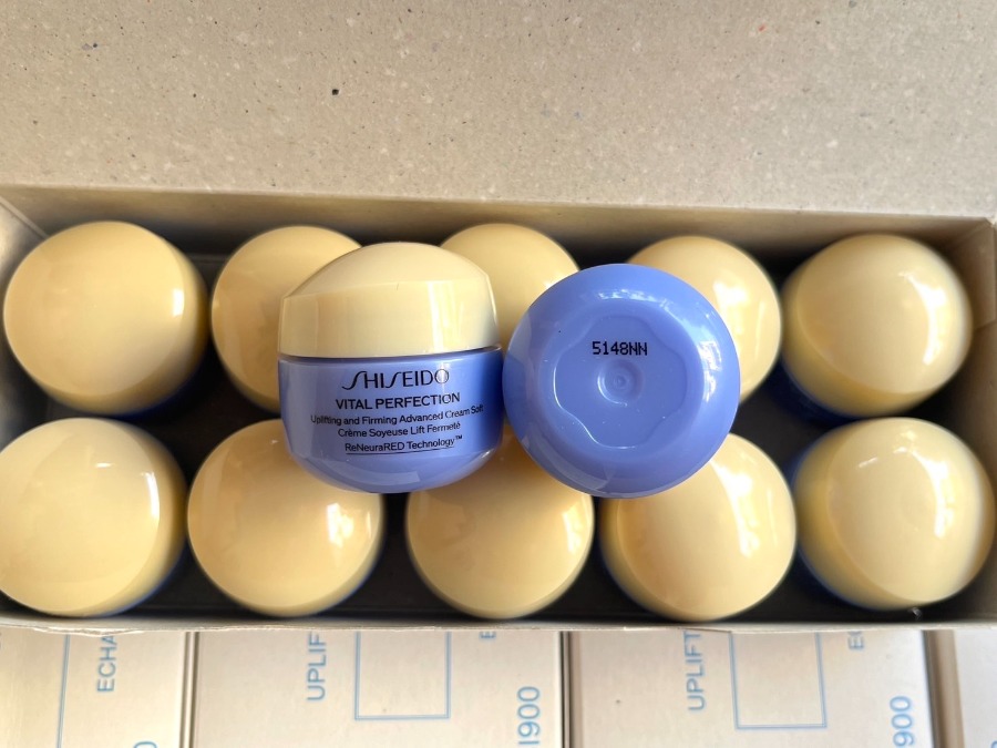 กระปุกฟ้า Shiseido Vital Perfection Uplifting and Firming Advanced Cream Soft 15ml.