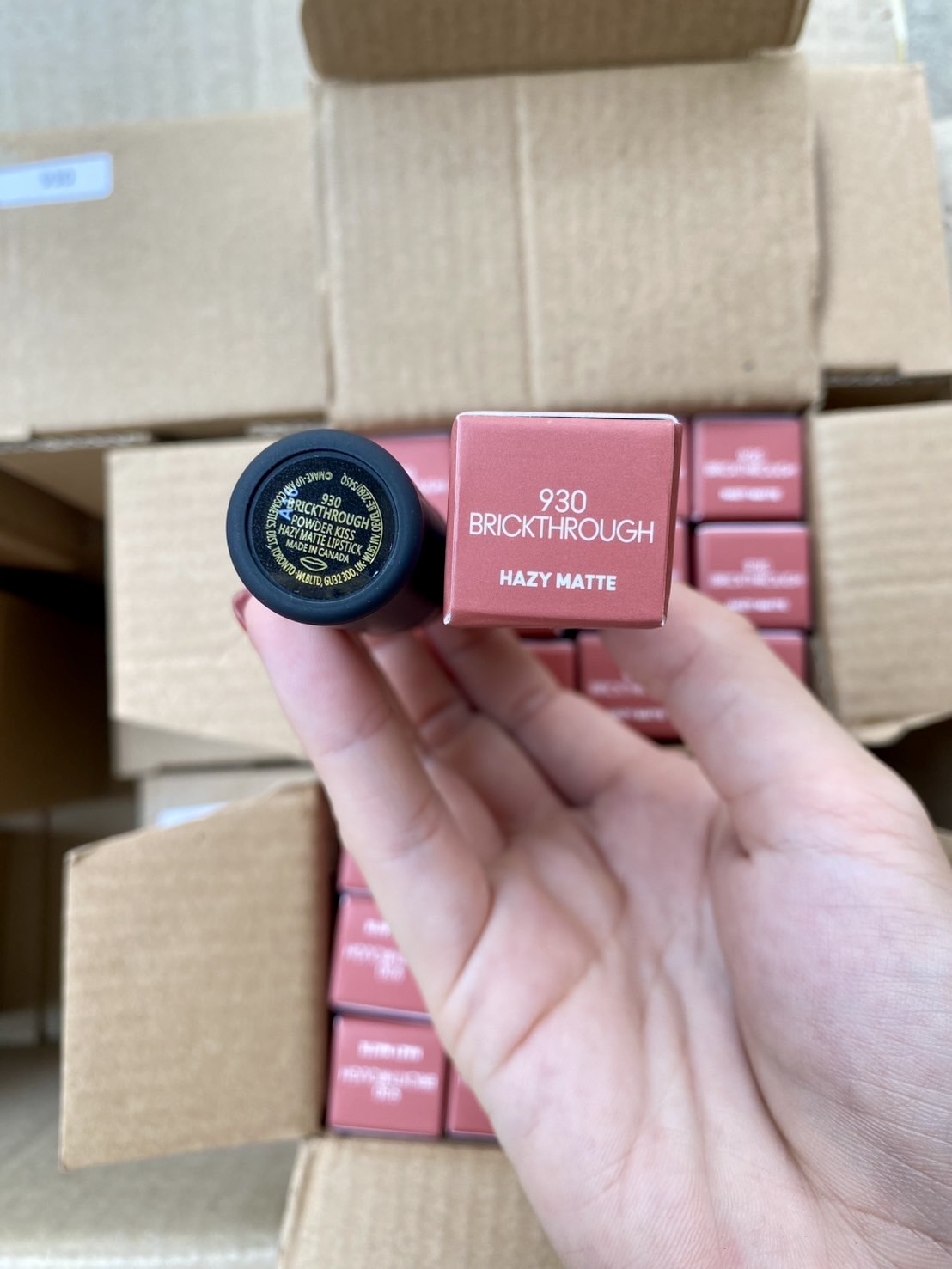 MAC Powder Kiss Lipstick 3g. #930 BRICK THROUGH (เคาเตอร์ 1,100฿)