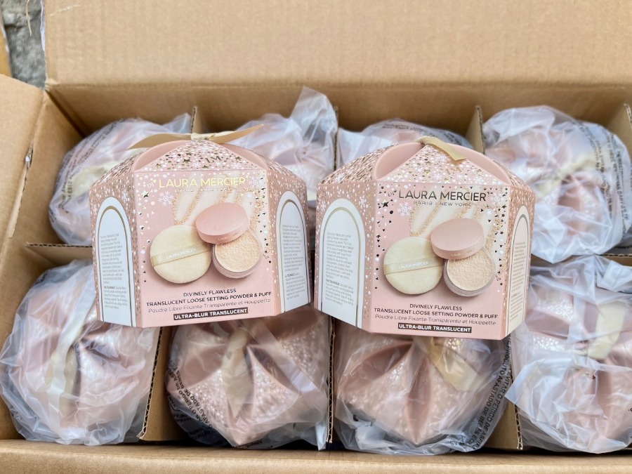 เซต Laura Mercier Divinely Flawless Translucent Loose Setting Powder **Ultra-Blur 20g. & Puff Set