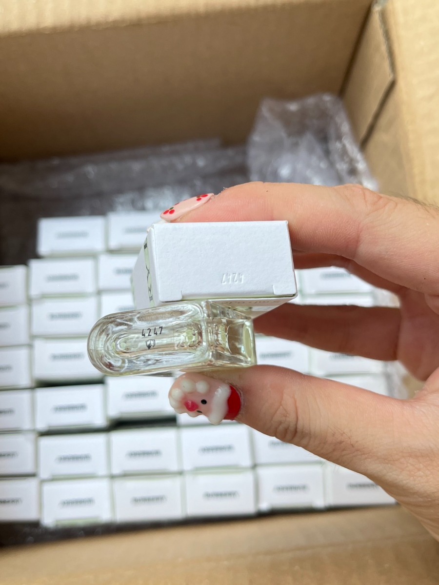 Burberry Her Eau de Toilette ขนาด 5ml.