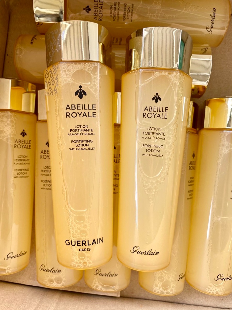NoBox ไม่มีกล่อง - Guerlain Abeille Royale Fortifying Lotion With Royal Jelly 150ml. (เคาเตอร์ 3,690฿)