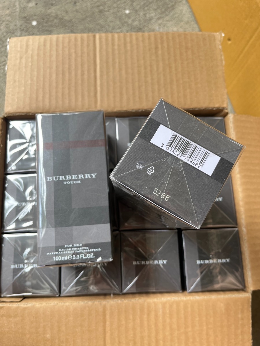 ซีลดำ Burberry Touch For Men Eau de Toilette 100ml. (เคาเตอร์ 3,250฿)