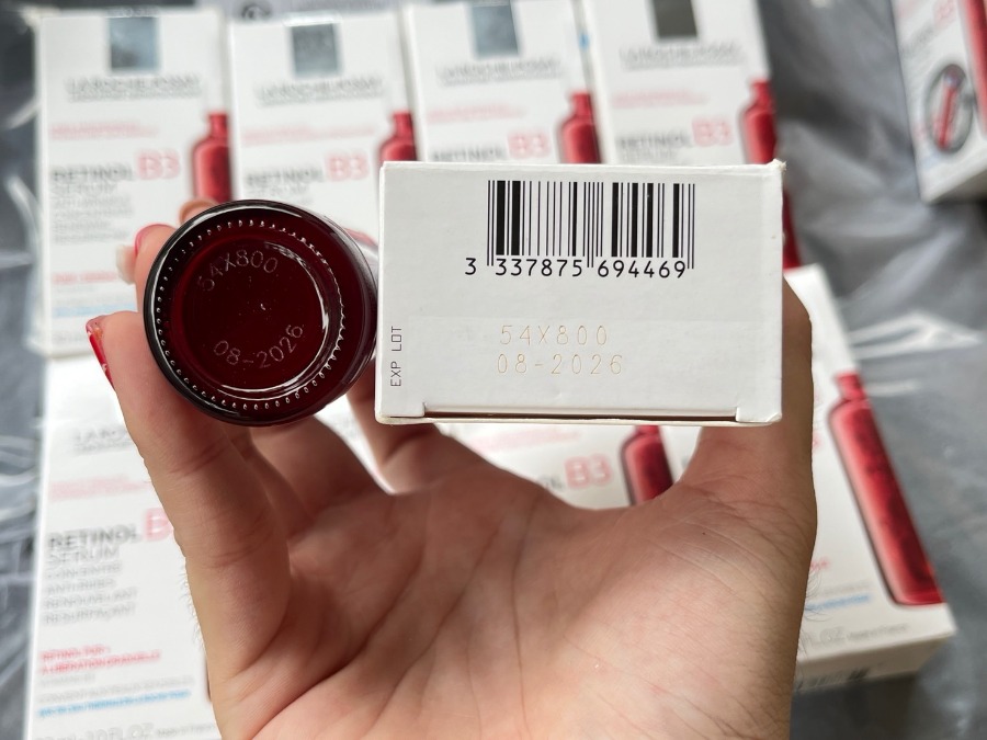 แดง La Roche Posay Retinol B3 Serum 30ml.